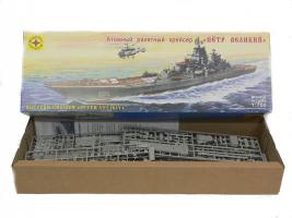 Сборная модель атомного ракетного крейсера "Петр Великий", 1:700