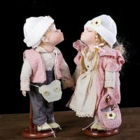 Набор из 2 коллекционных керамических кукол "Парочка поцелуйчик. Осенняя прогулка", 30 см