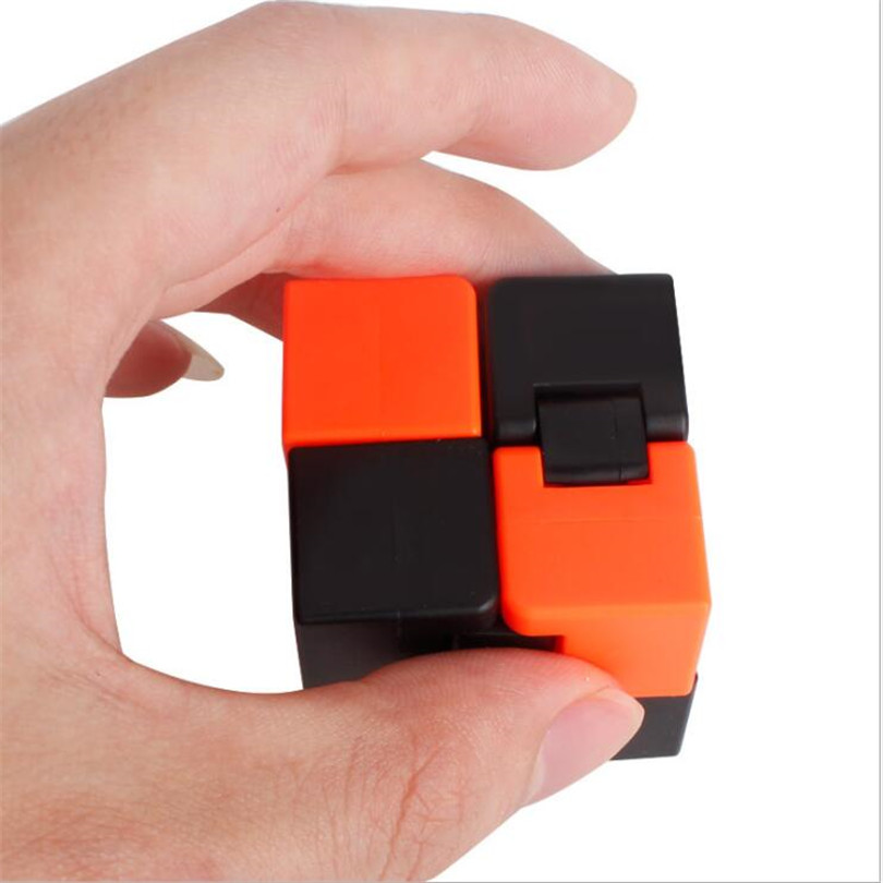 Антистрессовая игрушка Infinite Cube, оранжево-черная
