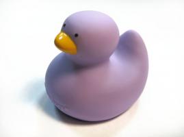 Резиновый утенок для ванной, фиолетовый