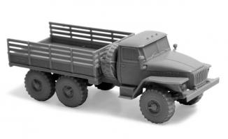 Сборная модель "Советский армейский грузовик Урал-4320", 1:100