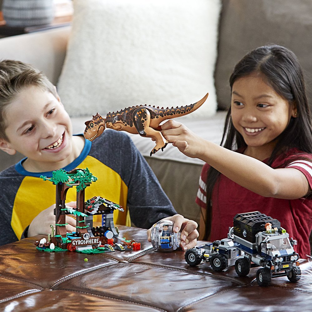 Конструктор LEGO Jurassic World - Побег в гиросфере от карнотавра